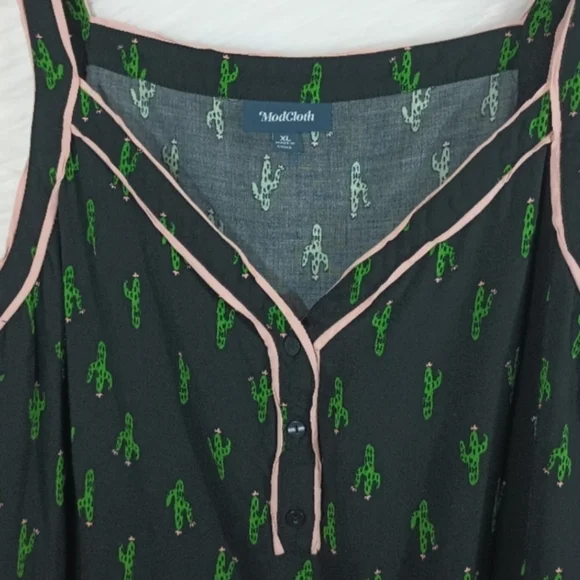 ModCloth Cafe au Soleil Top in Black Cactus print - Picture 8 of 10